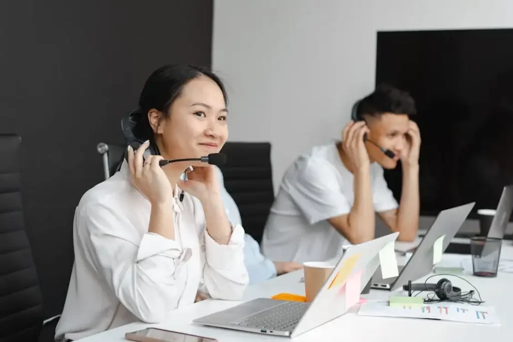 Cold Call agents working on leads Agency
