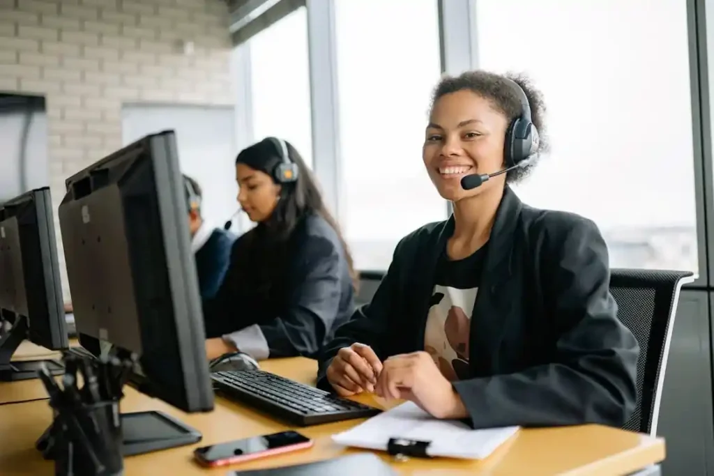 Agents working together in Cold Calling Agency