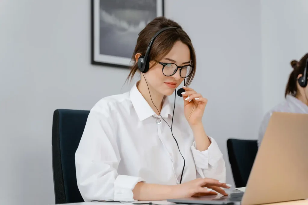 Cold Call agent working on leads
